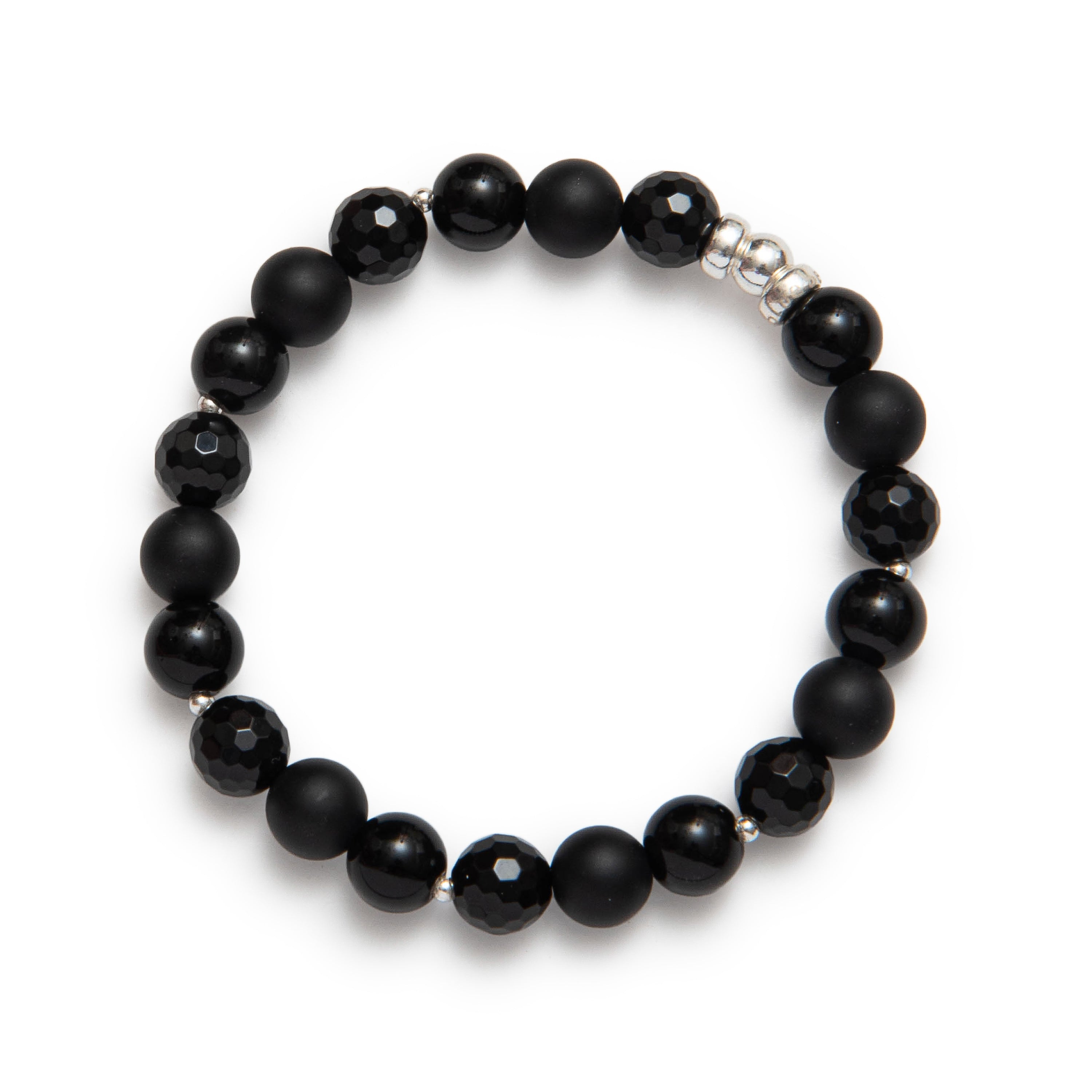 Porter un bracelet contre la magie noire 